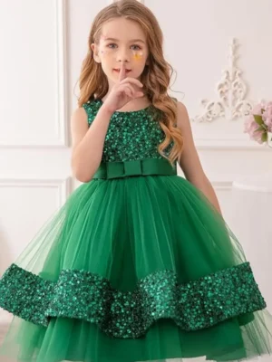 green dress