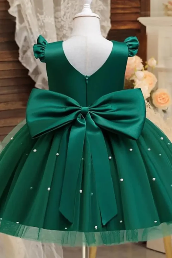 green dress