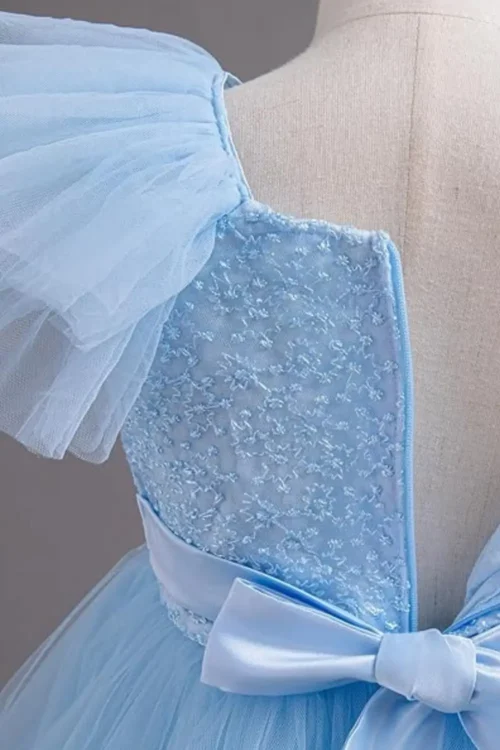 blue dress