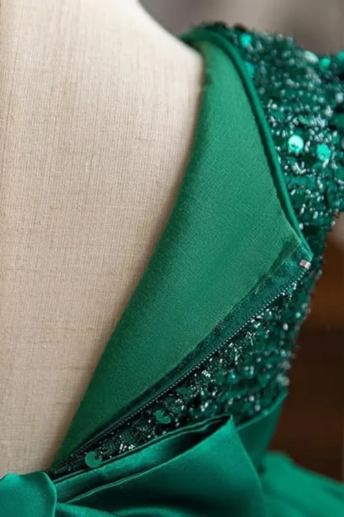 green dress