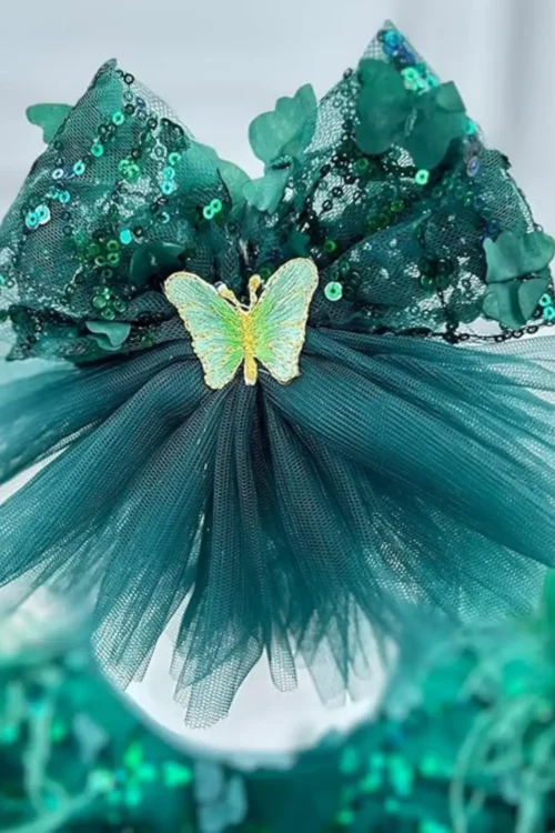 green dress
