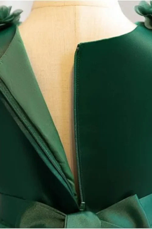 green dress