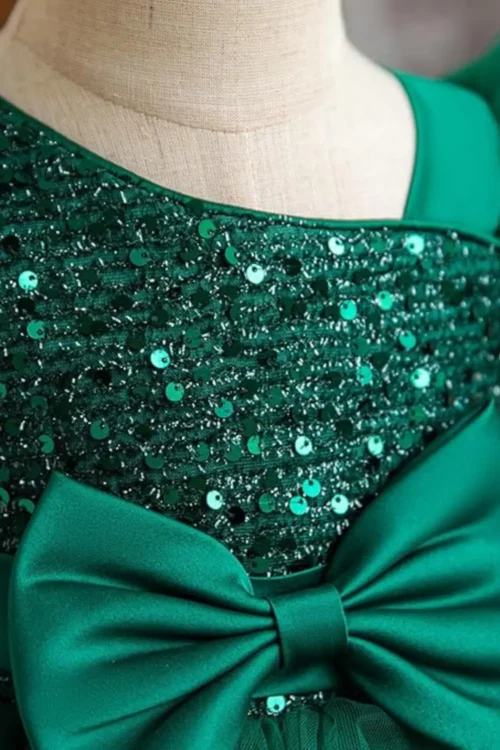 green dress