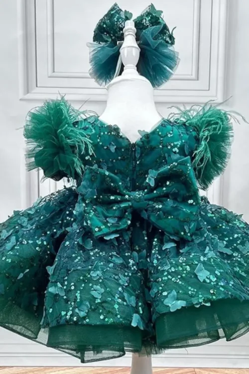 green dress