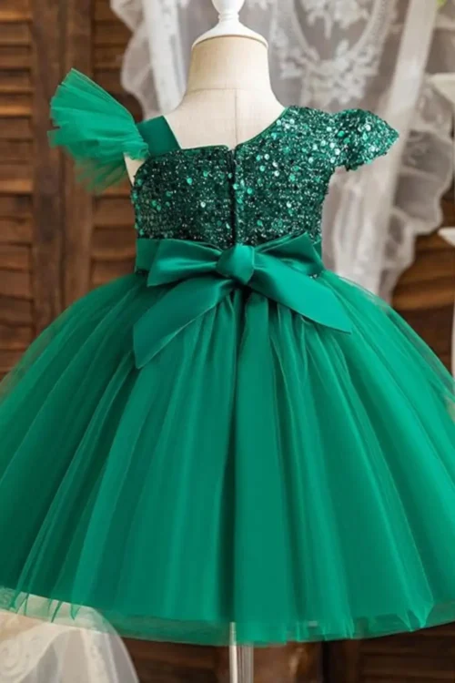 green dress