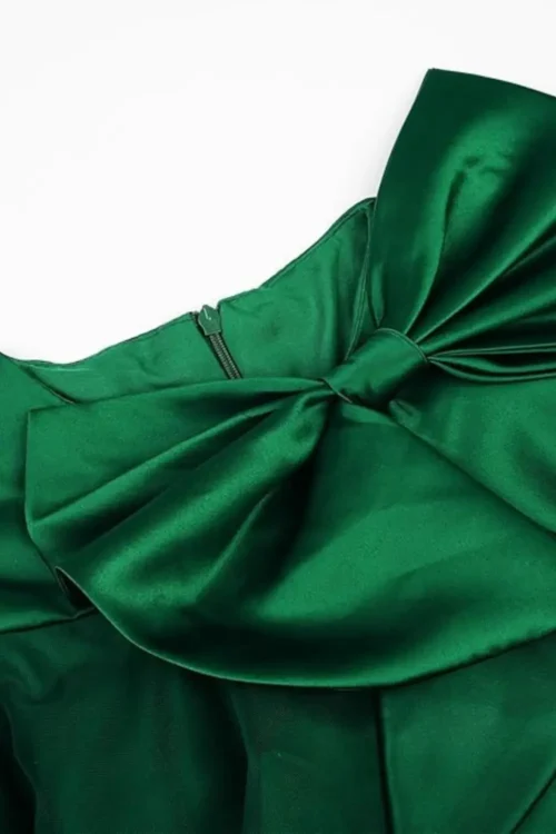 green dress