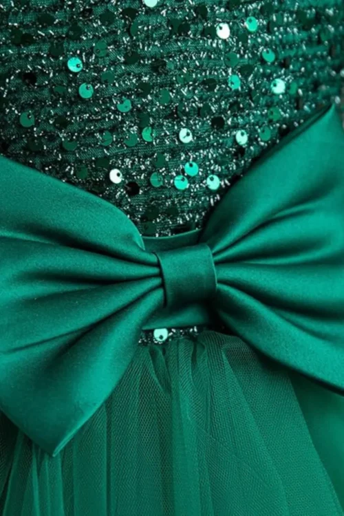 green dress