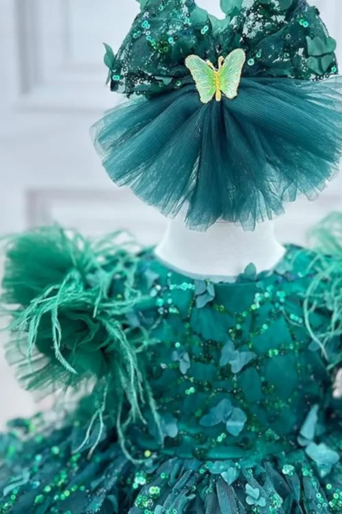 green dress