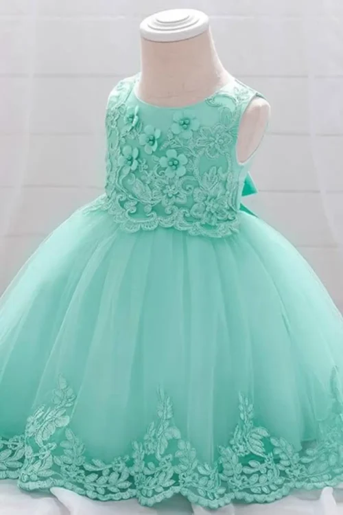green dress
